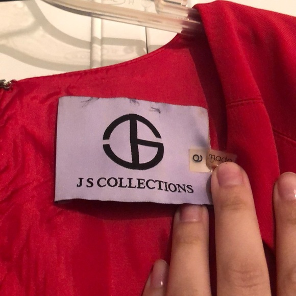 Red elegant floor length gown - Picture 3 of 3